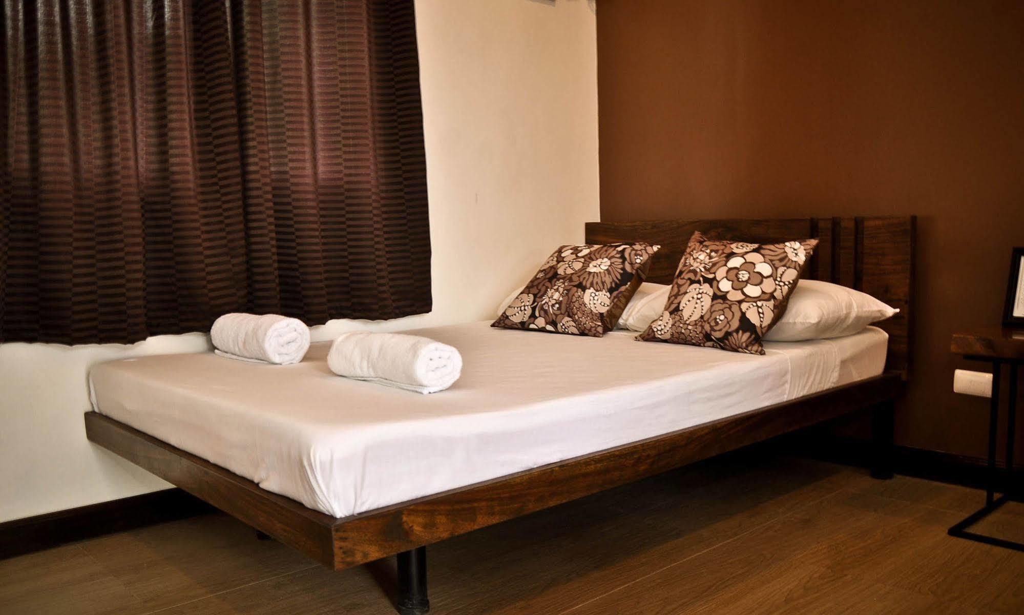 คลีออน วิลลา เพนชัน Bed & Breakfast Puerto Princesa ภายนอก รูปภาพ