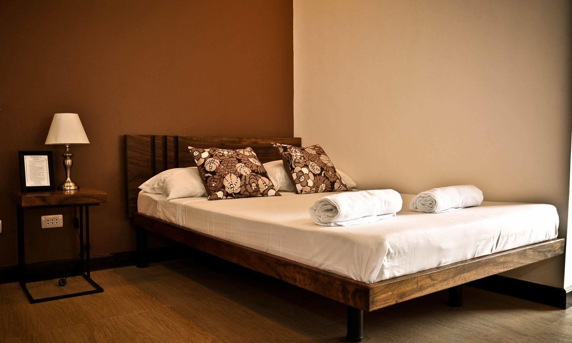 คลีออน วิลลา เพนชัน Bed & Breakfast Puerto Princesa ภายนอก รูปภาพ